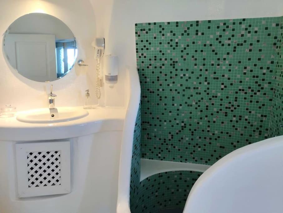 Hideaway Cave House * Oía